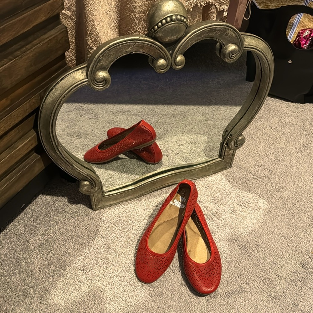 White mt. Mollie Red Pointelle Flats 7.5W - Bought at Ross